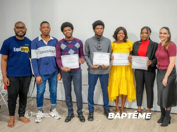 Remise des certificats aux candidats de l’École de Baptême